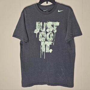 Nike Men's Gray T-Shirt